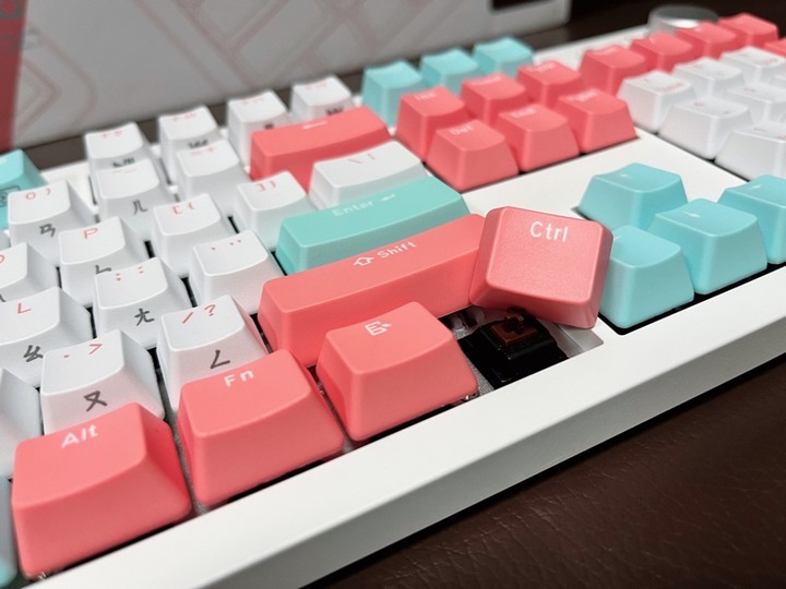 IROCKS K73M機械鍵盤cherry茶軸開箱