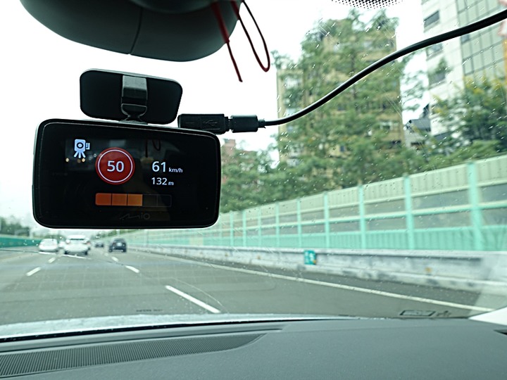Mio MiVue™ 887 — 4K高畫質與安全六合一之實戰體驗分享，外掛基隆太平青鳥與誠品快閃店輕旅行！