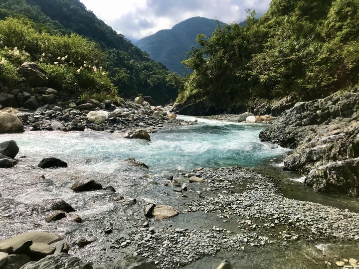 小雲豹→輕易完成的野溪溫泉瀑布SPA♨️