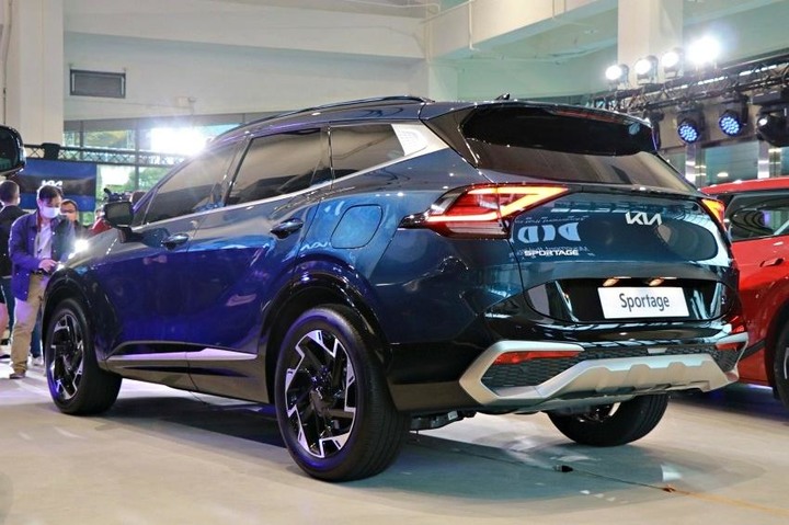 Kia 全新 Logo 導入全車系!電動跨界 EV6、大改款 Sportage 連袂登場