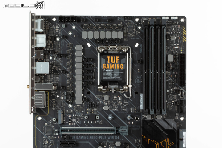 ASUS TUF GAMING Z690 PLUS WIFI D4 主機板開箱 隱藏在中階定位的實力派選擇