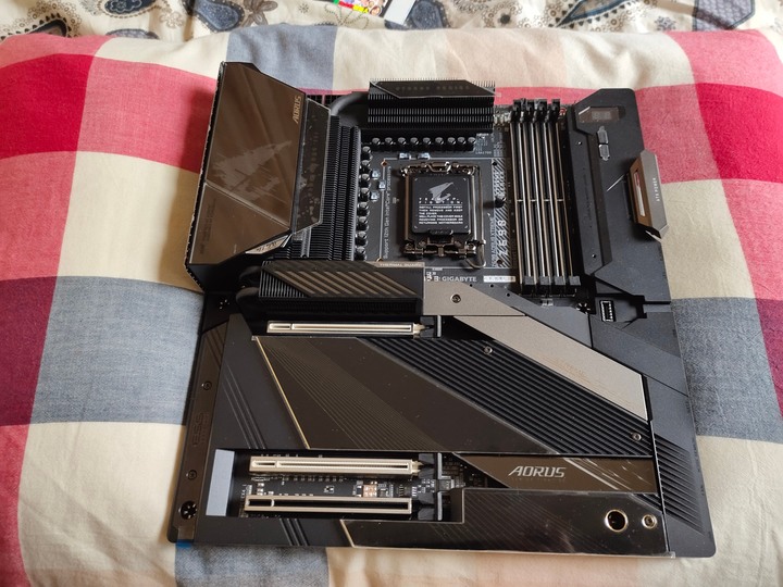 點我看大圖 開箱- Z690 AORUS XTREME 鷹神大板