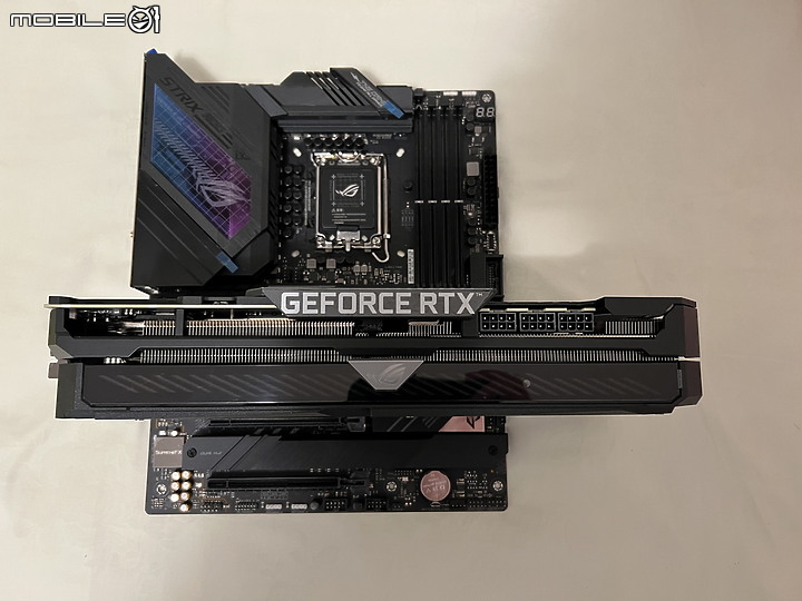 點我看大圖 ROG STRIX 系列攻頂 Z690-E GAMING WiFi 簡單開箱
