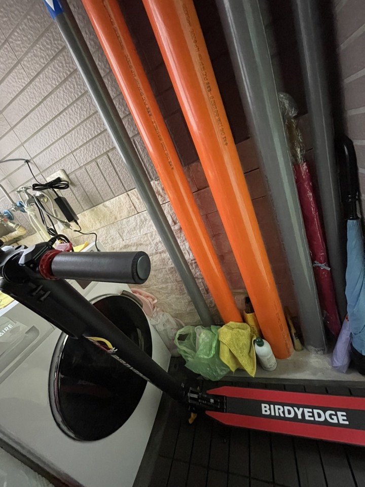 【BIRDYEDGE 電動滑板車選購建議 】2萬 ?! 不用真的嗎 !!!這款MIT CP值超高，最高30KM，雙避震，剎車。