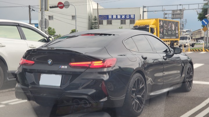 晚關箱BMW G20 330I M-SPORT 與 晚開箱 BMW 840I M-SPORT GC