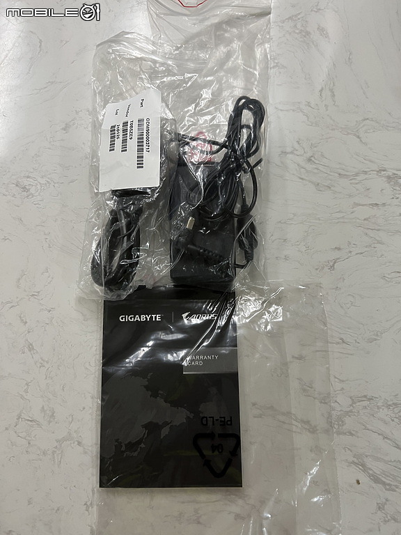 點我看大圖 GIGABYTE 技嘉 U4 UD 輕薄1公斤處女作 Ultrabook 開箱
