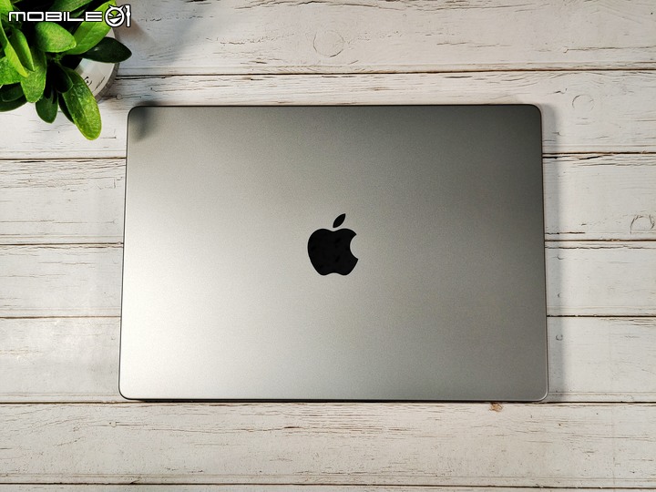 【 開箱 】MacBook Pro M1 Pro 使用心得分享 – 該怎麼選MacBook？充電器有必要升級嗎？