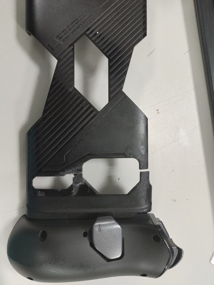 ROG KUNAI 3 Gamepad 手把支架斷裂,壽命才兩個月?