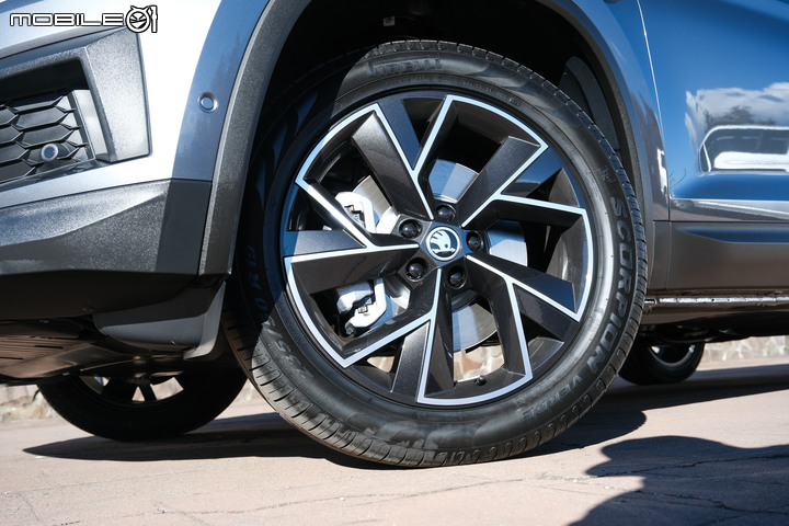 Škoda 小改款 Kodiaq 2.0TSI 4x4試駕|質感與科技再進化,熱賣實力不容小覷!