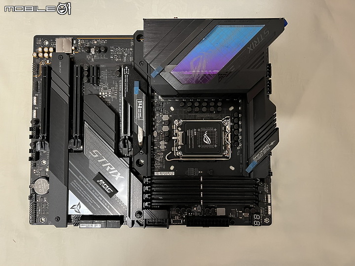 點我看大圖 ROG STRIX 系列攻頂 Z690-E GAMING WiFi 簡單開箱
