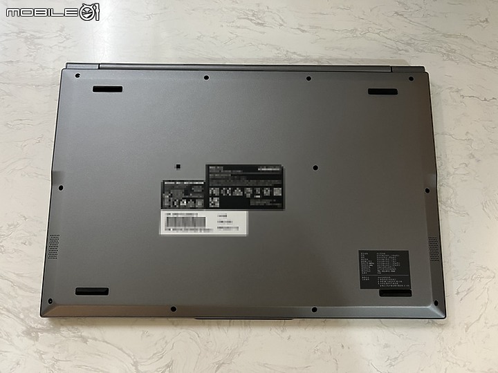 點我看大圖 GIGABYTE 技嘉 U4 UD 輕薄1公斤處女作 Ultrabook 開箱