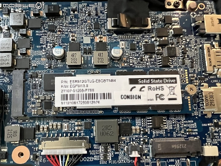 點我看大圖 GIGABYTE 技嘉 U4 UD 輕薄1公斤處女作 Ultrabook 開箱