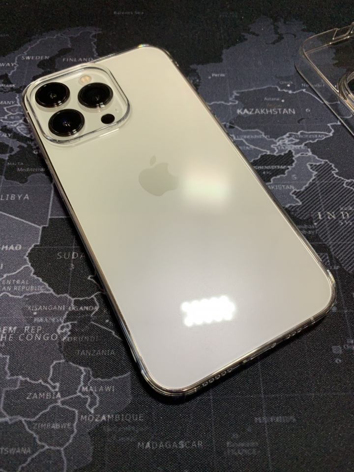 IPhone 13 Pro Air Jacket/Caudabe 透明殼心得分享