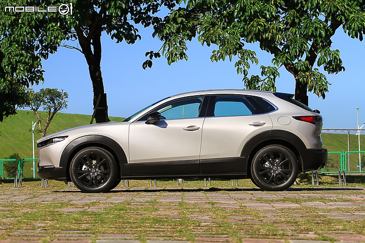 Mazda 3 & CX-30新年式雙車型試駕∣戰力補強、新色張揚 同級對手得提防提防
