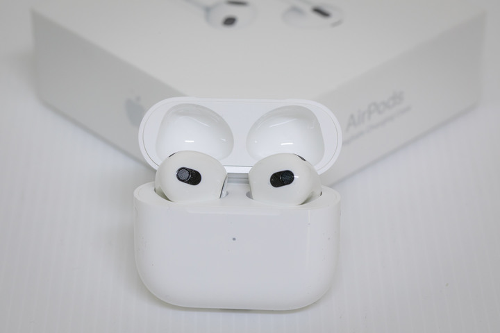 [開箱] Airpods 第三代終於到手 香港壞朋友直送台灣