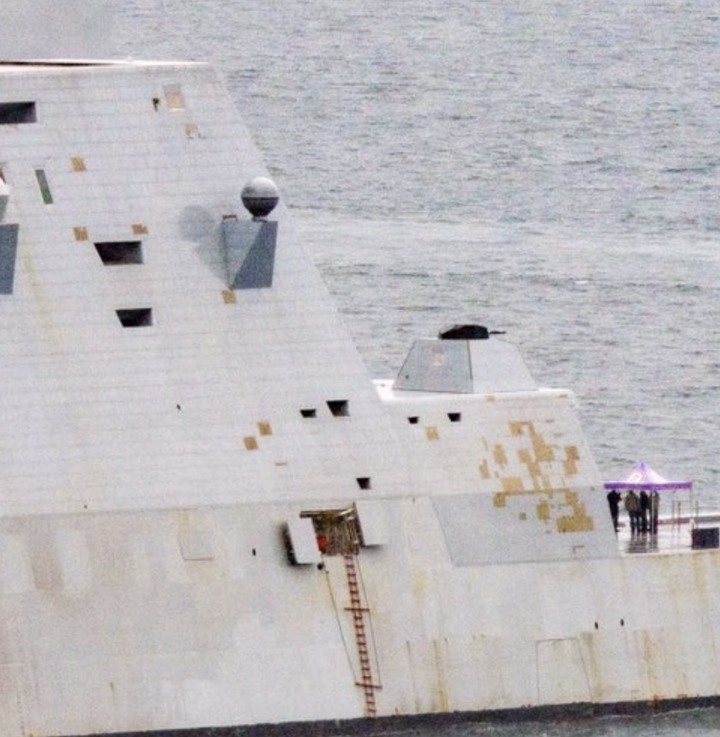 美國超級匿戰艦朱瓦特號驅逐艦四處鏽痕