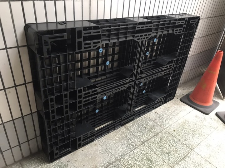 [台北市松山區] 贈送木棧板、木作物、塑膠棧板