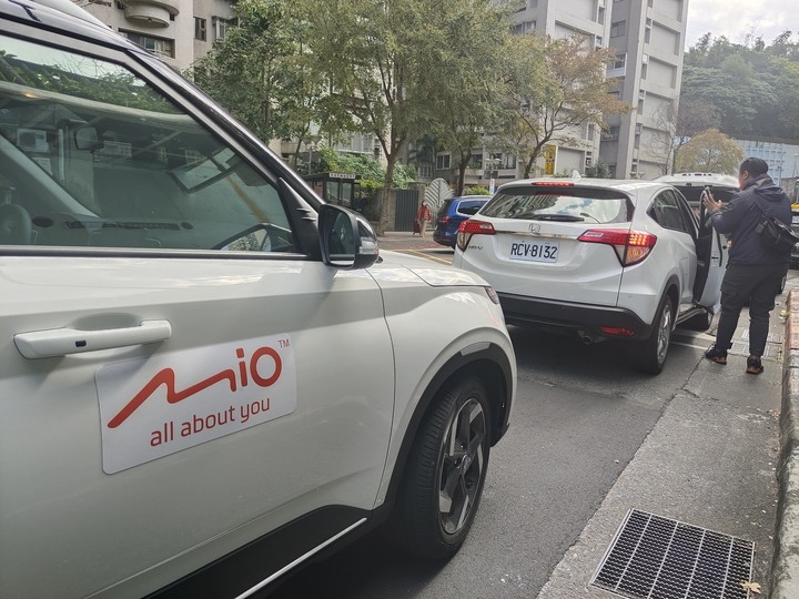 Mio MiVue™ 887 行車紀錄器開箱