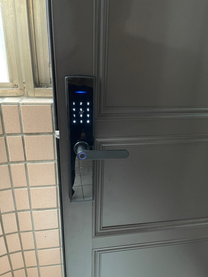 【開箱】免萬元電子鎖品牌,桃子電力YLY-C1簡約款安裝開箱