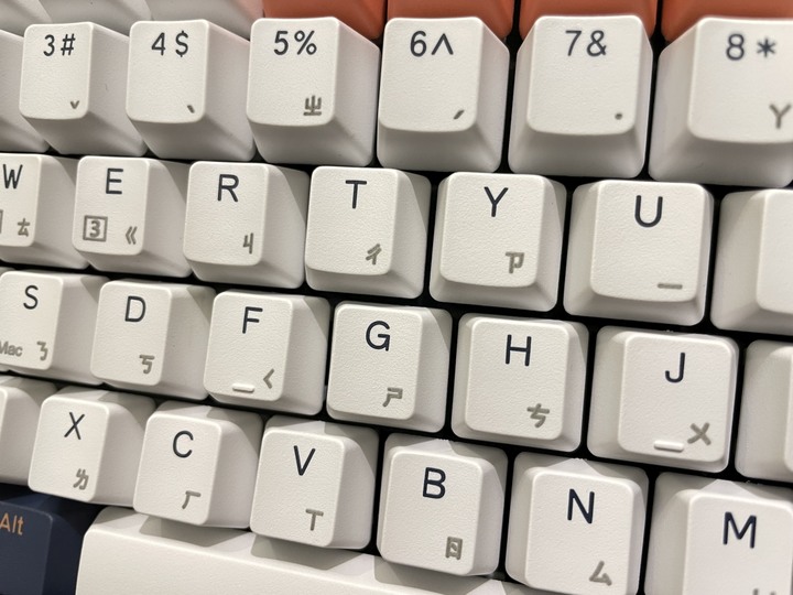 [開箱]緊湊、薄邊框，三模連接！RK100 96% 機械式鍵盤