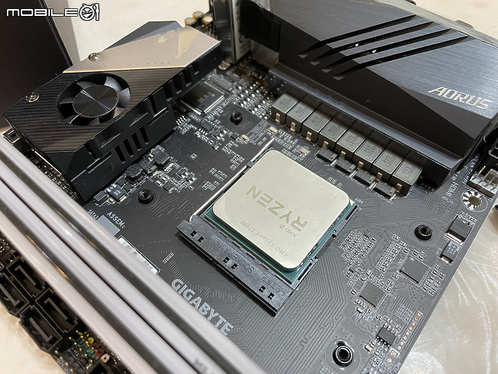 點我看大圖 礦潮下的多顯示輸出方案 AMD 5700G & X570I AORUS PRO WIFI