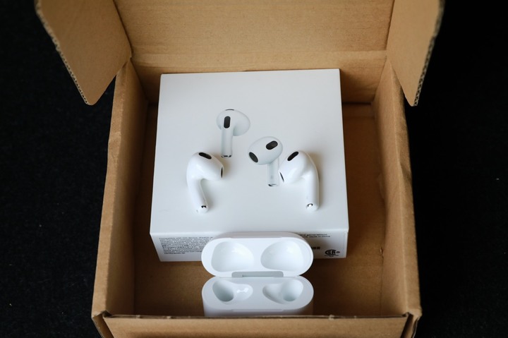 [開箱] Airpods 第三代終於到手 香港壞朋友直送台灣