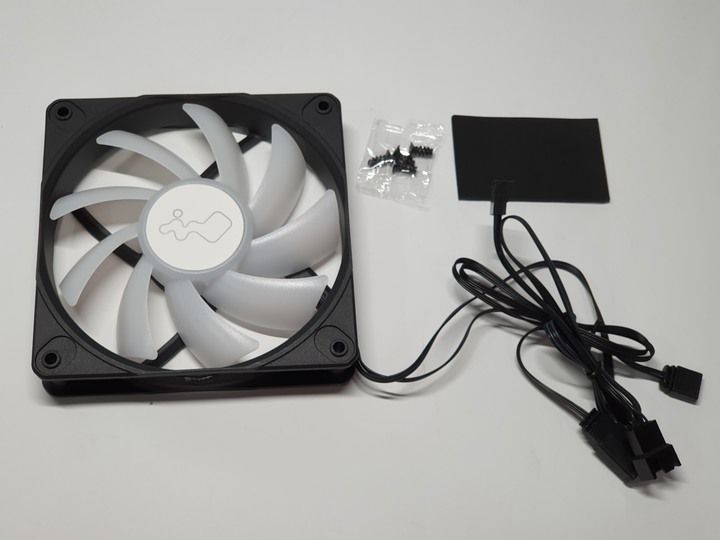想玩機殼還是被機殼玩，InWin Airforce 魅影黑 組裝式機殼開箱試用