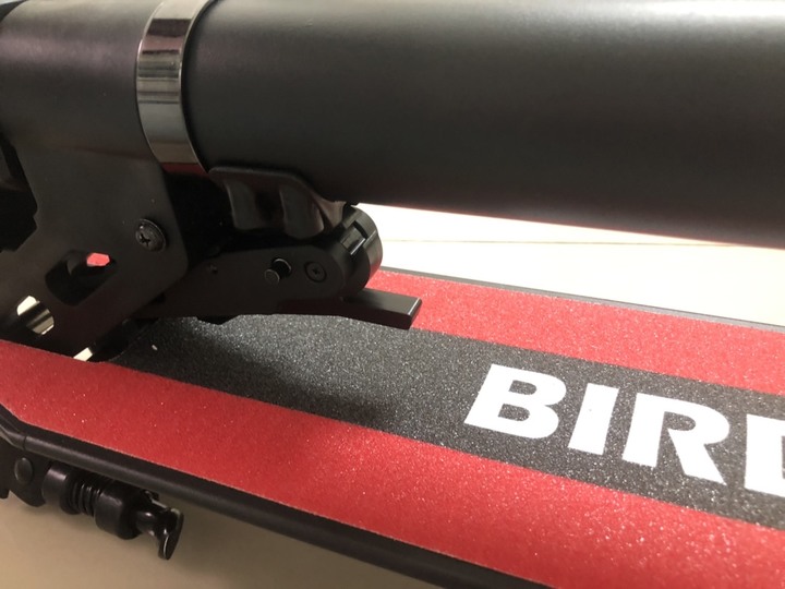 【BIRDYEDGE 電動滑板車選購建議 】2萬 ?! 不用真的嗎 !!!這款MIT CP值超高，最高30KM，雙避震，剎車。
