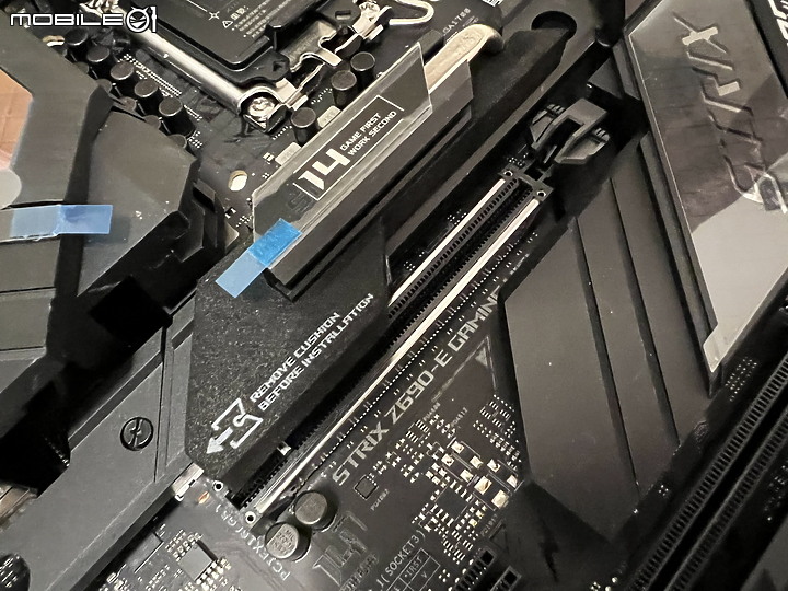 點我看大圖 ROG STRIX 系列攻頂 Z690-E GAMING WiFi 簡單開箱