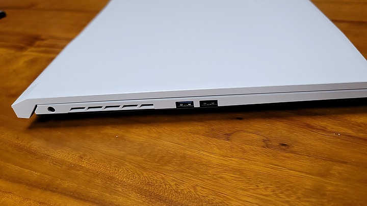 MSI Sword 17開箱 我的大螢幕美型工作機