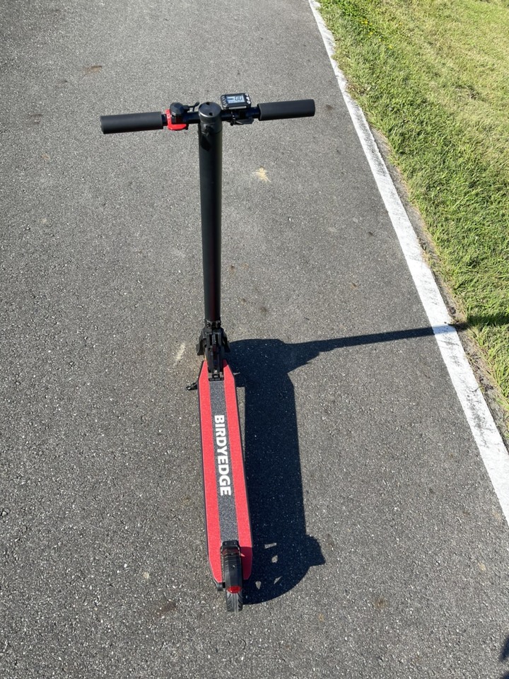 【BIRDYEDGE 電動滑板車選購建議 】2萬 ?! 不用真的嗎 !!!這款MIT CP值超高，最高30KM，雙避震，剎車。