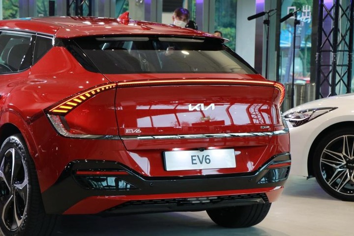 Kia 全新 Logo 導入全車系!電動跨界 EV6、大改款 Sportage 連袂登場