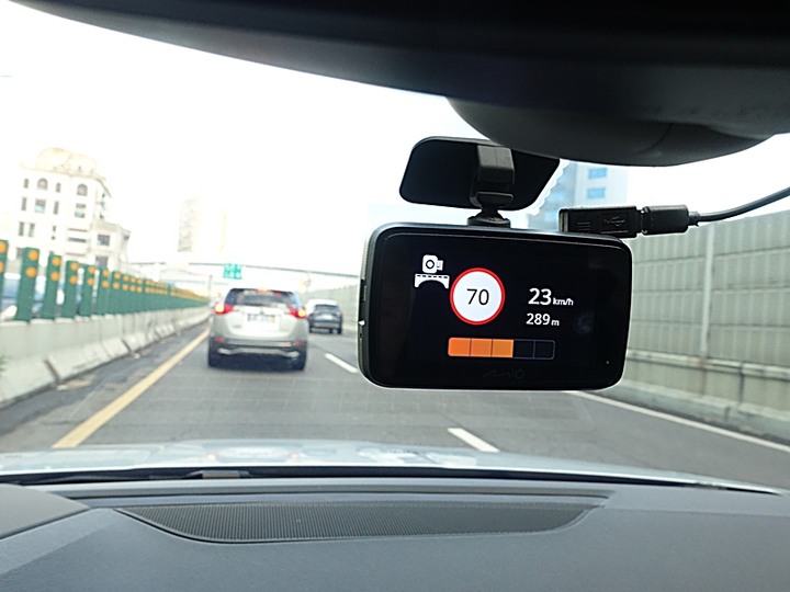 Mio MiVue™ 887 — 4K高畫質與安全六合一之實戰體驗分享，外掛基隆太平青鳥與誠品快閃店輕旅行！