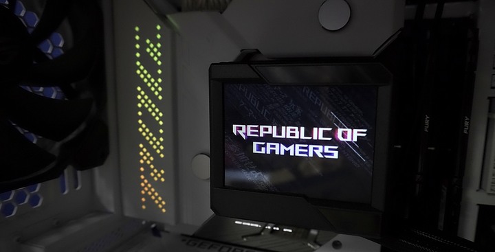 [休賢DIY]打造10萬賢的白色信仰主力機!! ROG MAXIMUS Z690 FORMULA開箱