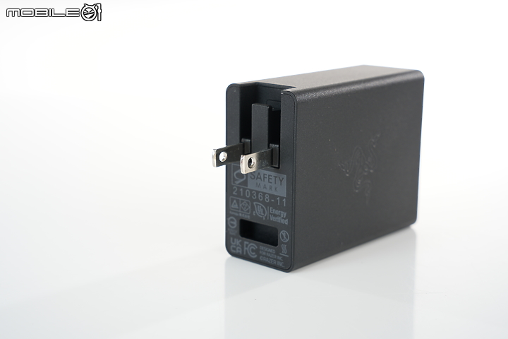 Razer Book Quartz 粉紅新色報到 USB-C 氮化鎵充電器同場實測