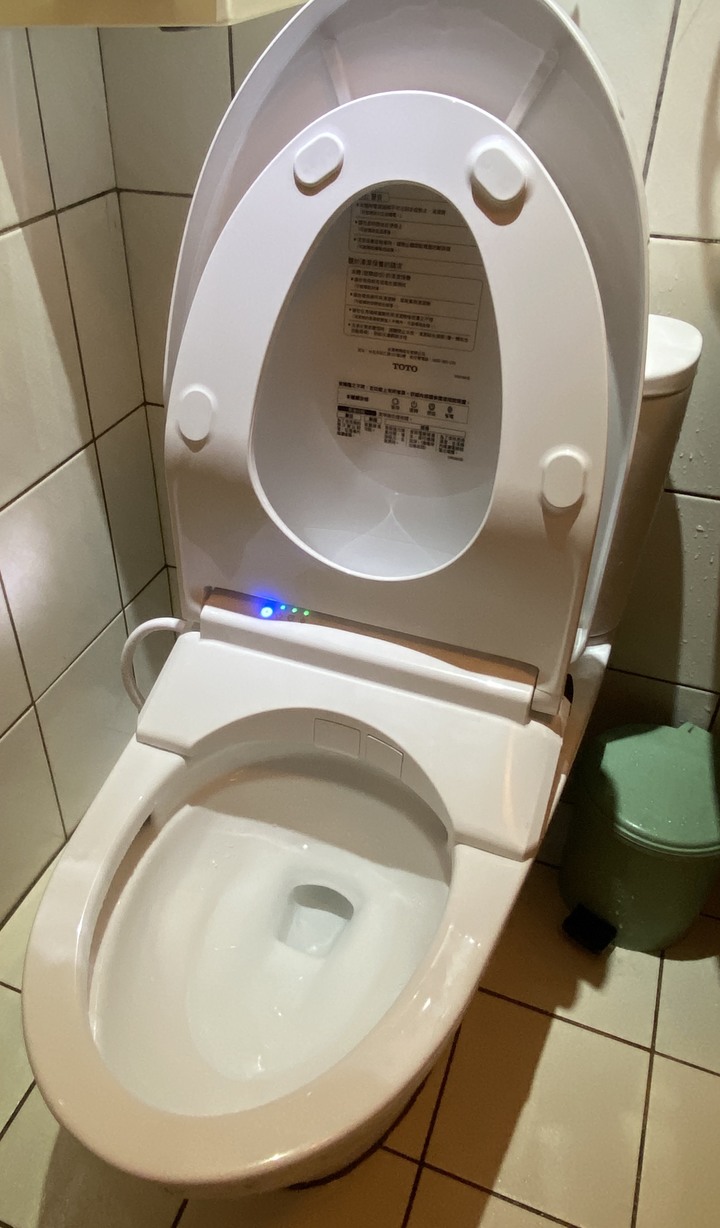 免治開箱，終於換上TOTO頂級瞬熱款了