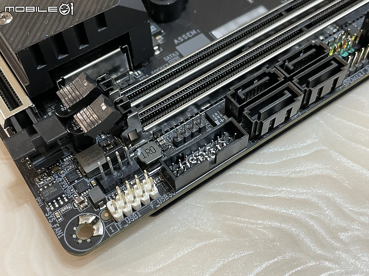 點我看大圖 礦潮下的多顯示輸出方案 AMD 5700G & X570I AORUS PRO WIFI