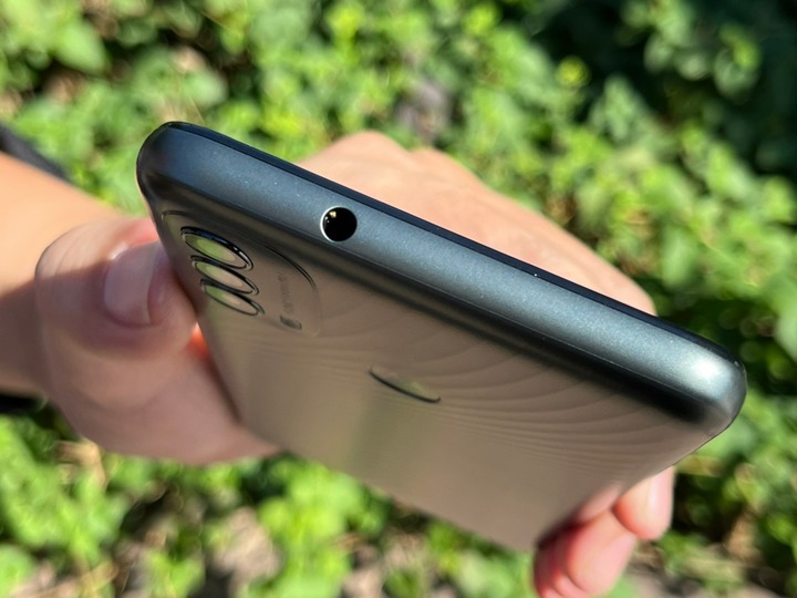 挑戰最高CP值：moto e40免四千 大螢幕大電量面面俱到【束褲開箱】