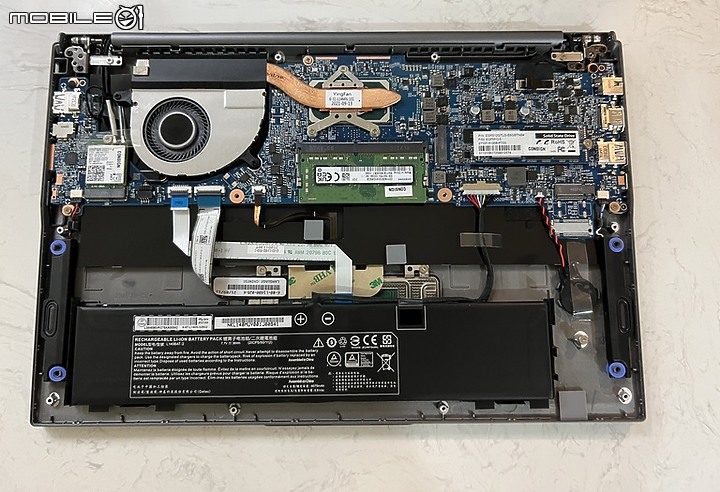 點我看大圖 GIGABYTE 技嘉 U4 UD 輕薄1公斤處女作 Ultrabook 開箱