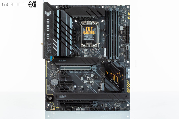 ASUS TUF GAMING Z690 PLUS WIFI D4 主機板開箱 隱藏在中階定位的實力派選擇