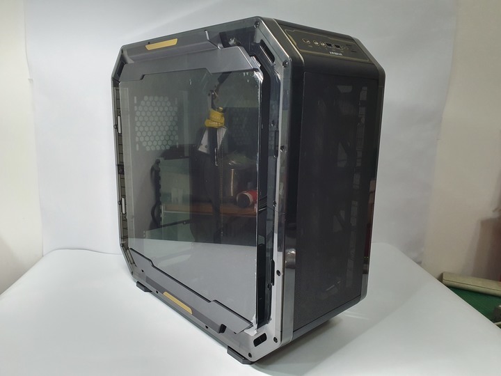 想玩機殼還是被機殼玩，InWin Airforce 魅影黑 組裝式機殼開箱試用