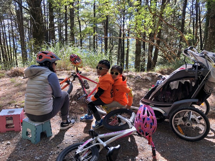 點我看大圖 上帝在這裡打翻了調色盤 - 登山車大雪山林道追楓去