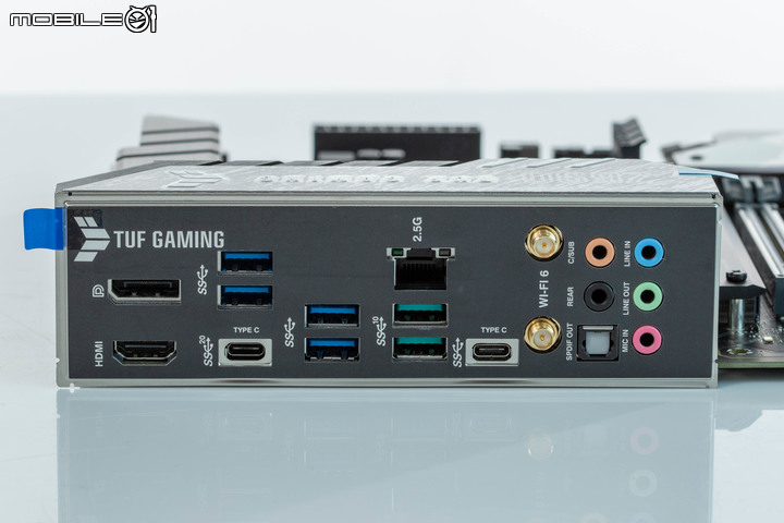 ASUS TUF GAMING Z690 PLUS WIFI D4 主機板開箱 隱藏在中階定位的實力派選擇