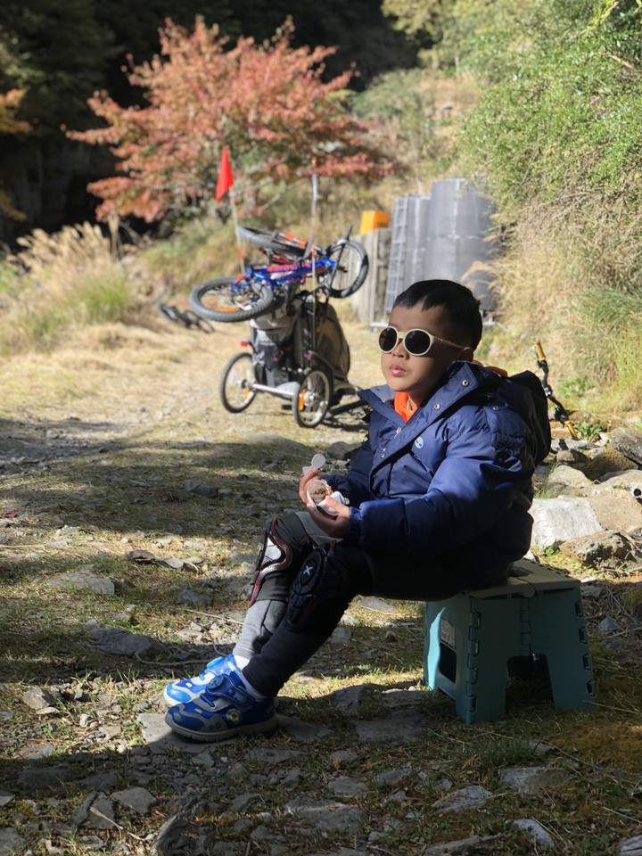 點我看大圖 上帝在這裡打翻了調色盤 - 登山車大雪山林道追楓去
