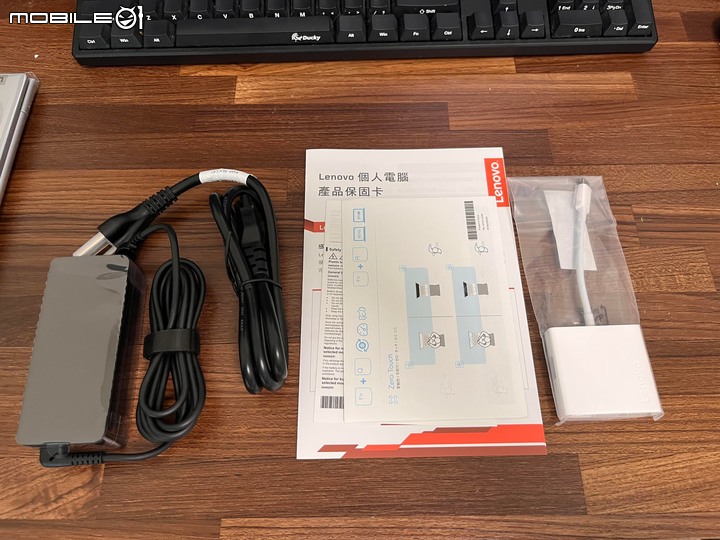 點我看大圖 簡單開箱、心得 Lenovo YOGA Slim 7 Carbon 14 AMD款