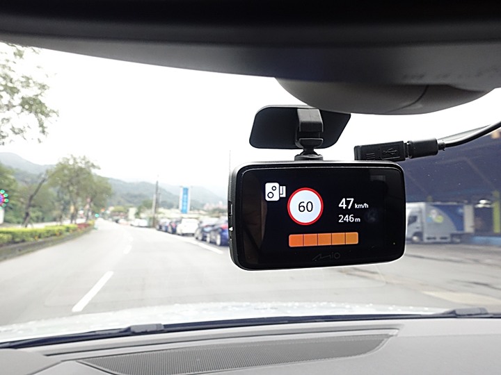 Mio MiVue™ 887 — 4K高畫質與安全六合一之實戰體驗分享，外掛基隆太平青鳥與誠品快閃店輕旅行！