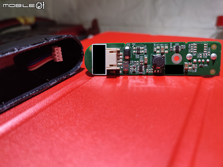 GOGORO USB 充電座拆解 (LED 燈座)