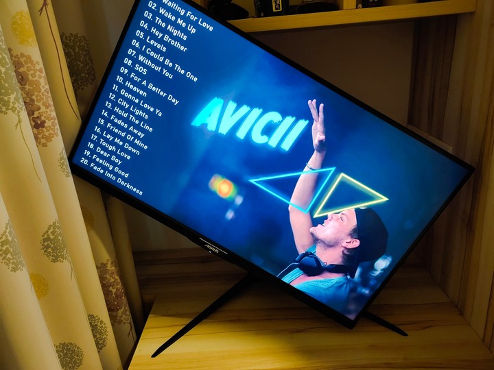 對不起了 我的桌子 AORUS FI32Q真的太香了