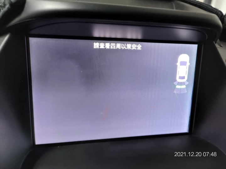 點我看大圖 這倒車顯影品質會不會太精彩了