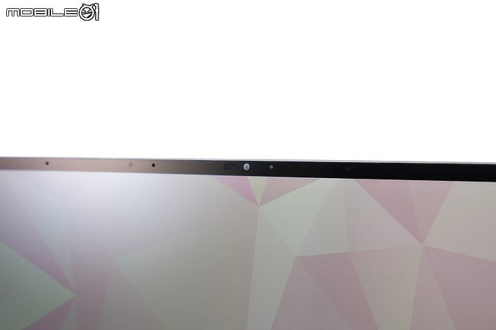 Razer Book Quartz 粉紅新色報到 USB-C 氮化鎵充電器同場實測